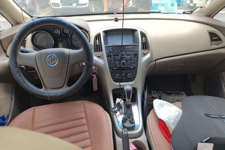 Used Buick GT 2013 GT 1.6L Automatic Comfort Edition Center Console
