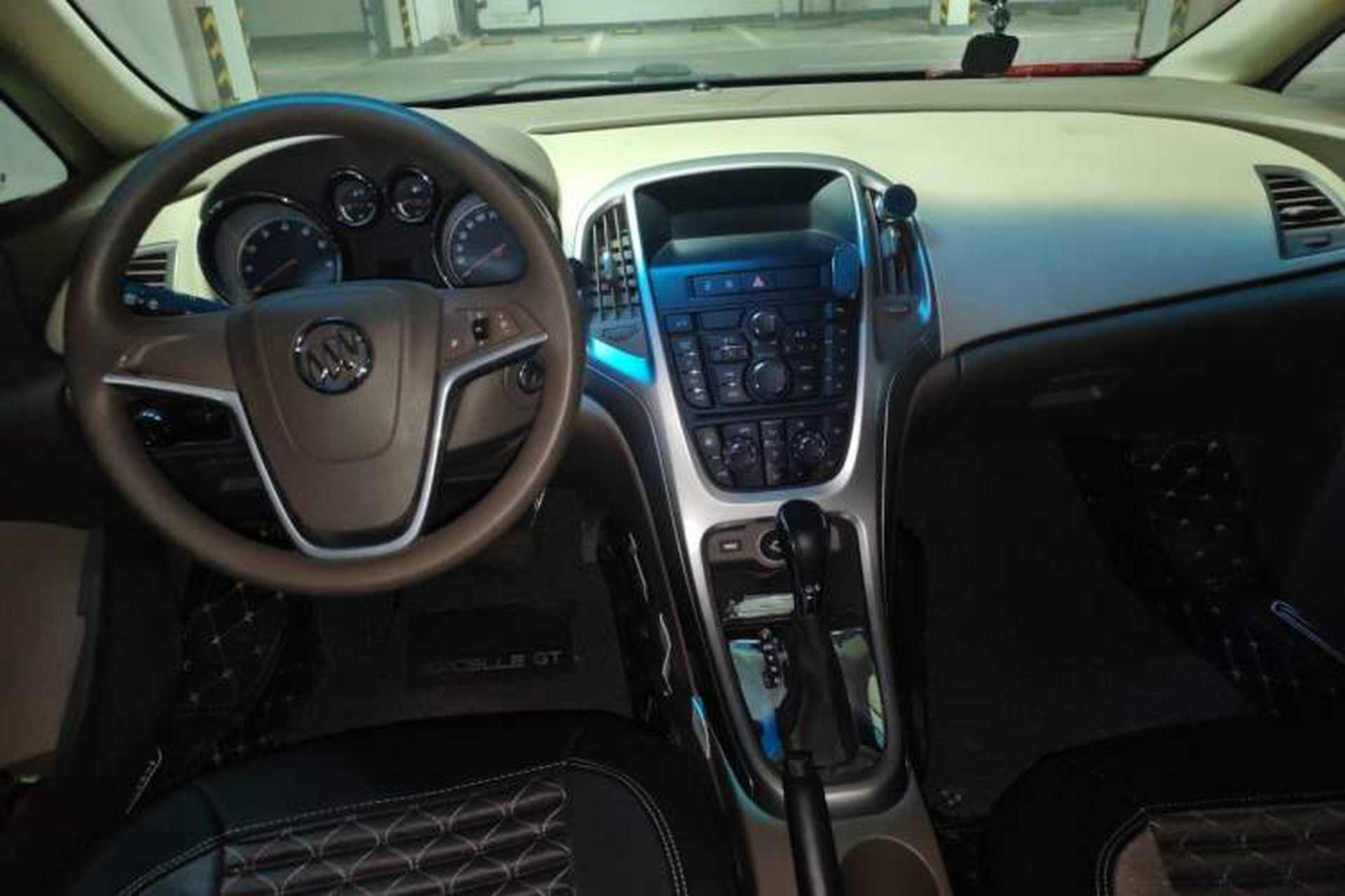 Used Buick GT 2013 GT 1.6L Automatic Fashion Edition Center Console