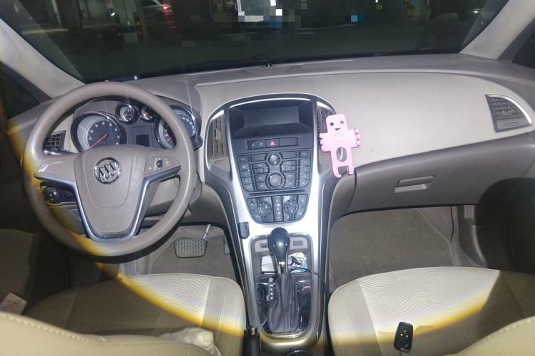 Used Buick GT 2013 GT 1.6L Automatic Fashion Edition Center Console