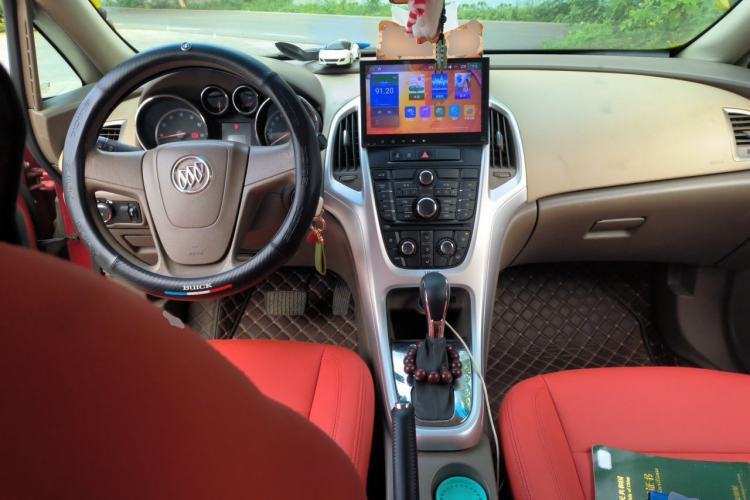 Used Buick GT 2013 GT 1.6L Automatic Comfort Edition Center Console