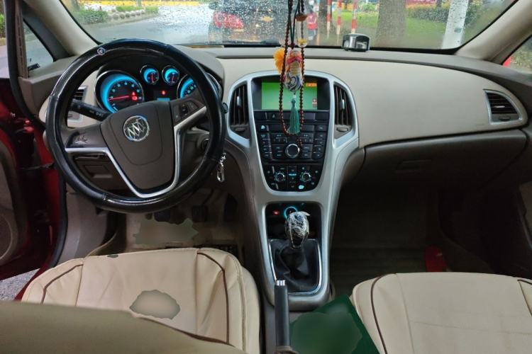 Used Buick GT 2013 GT 1.6L Manual Entry-Level Model Center Console
