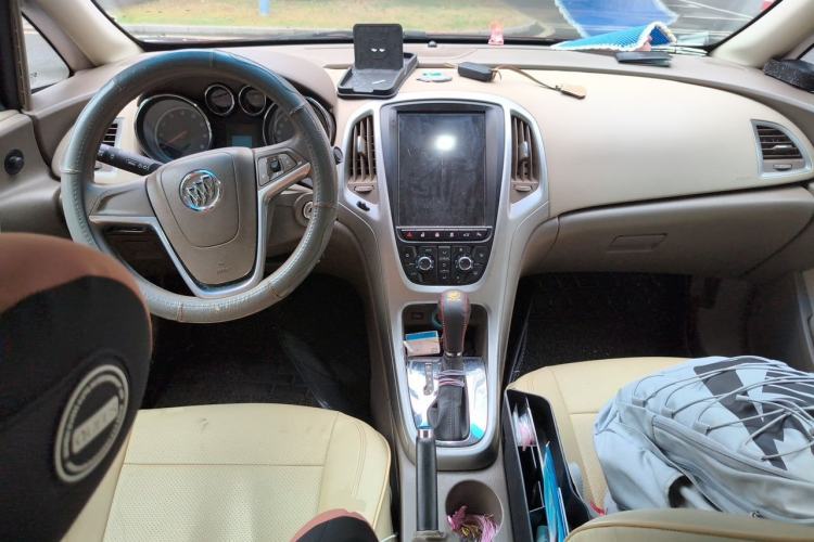 Used Buick GT 2013 GT 1.6L Automatic Fashion Edition Center Console