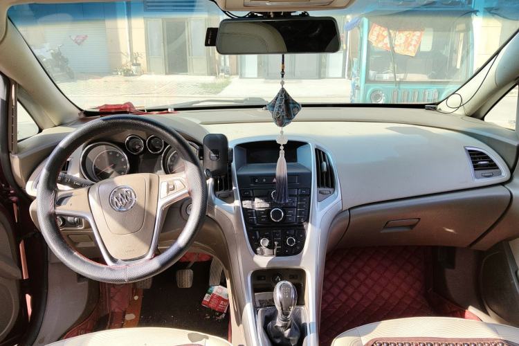 Used Buick GT 2013 GT 1.6L Manual Entry-Level Model Center Console