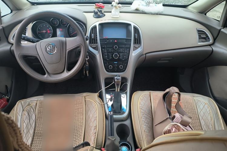 Used Buick GT 2013 GT 1.6L Automatic Comfort Edition Center Console