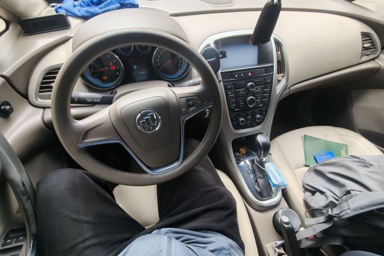 Used Buick GT 2013 GT 1.6L Automatic Fashion Edition Center Console