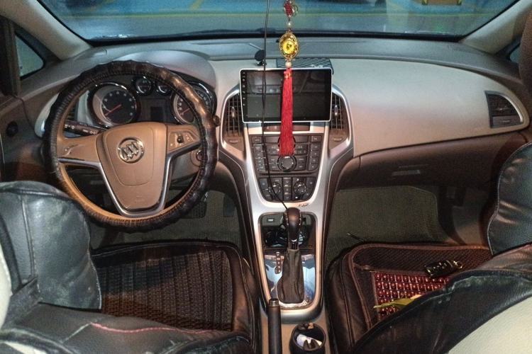 Used Buick GT 2013 GT 1.6L Automatic Fashion Edition Center Console