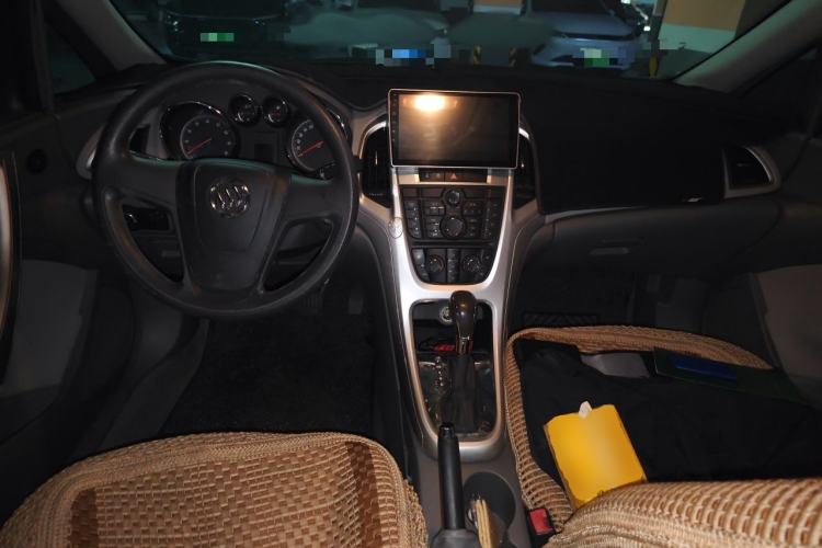 Used Buick GT 2013 XT 1.6L Automatic Comfort Edition Center Console