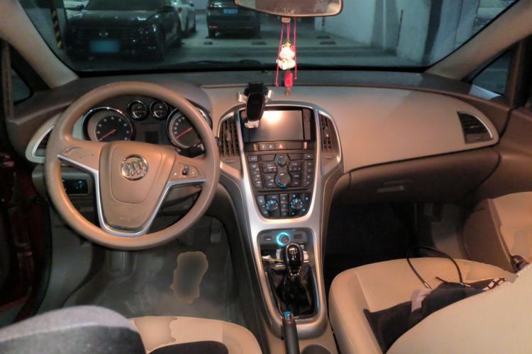 Used Buick GT 2013 GT 1.6L Manual Entry-Level Model Center Console