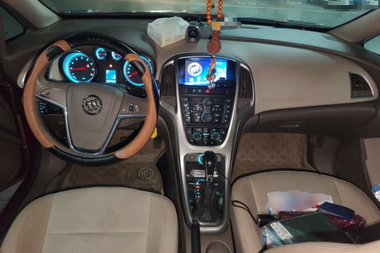 Used Buick GT 2013 GT 1.6L Automatic Fashion Edition Center Console