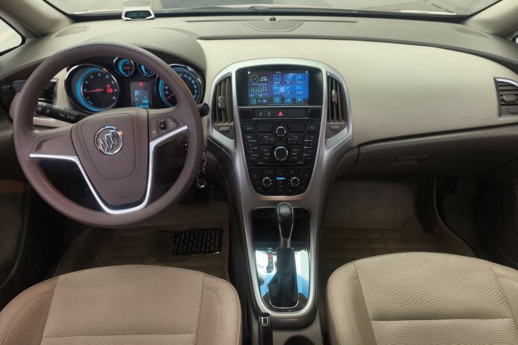 Used Buick GT 2013 GT 1.6L Automatic Fashion Edition Center Console