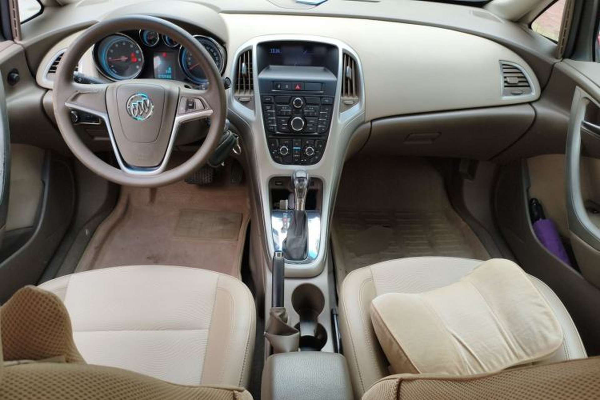 Used Buick GT 2013 GT 1.6L Automatic Fashion Edition Center Console