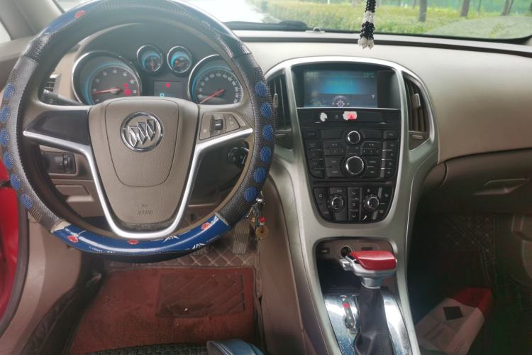 Used Buick GT 2013 GT 1.6L Automatic Fashion Edition Center Console