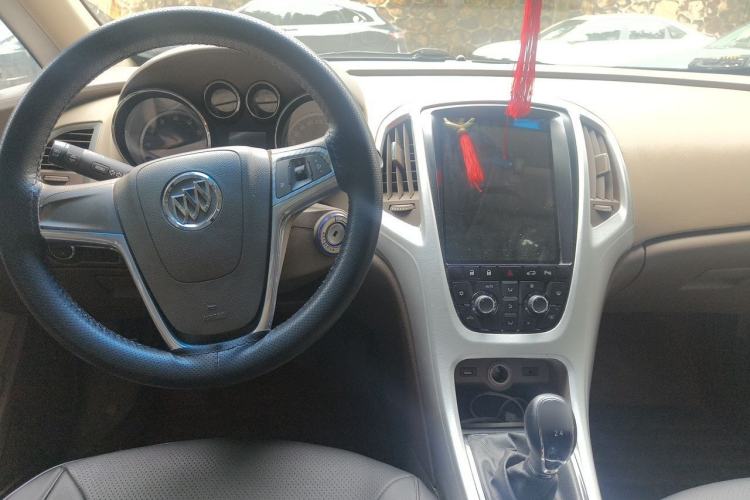 Used Buick GT 2013 GT 1.6L Manual Entry-Level Model Center Console