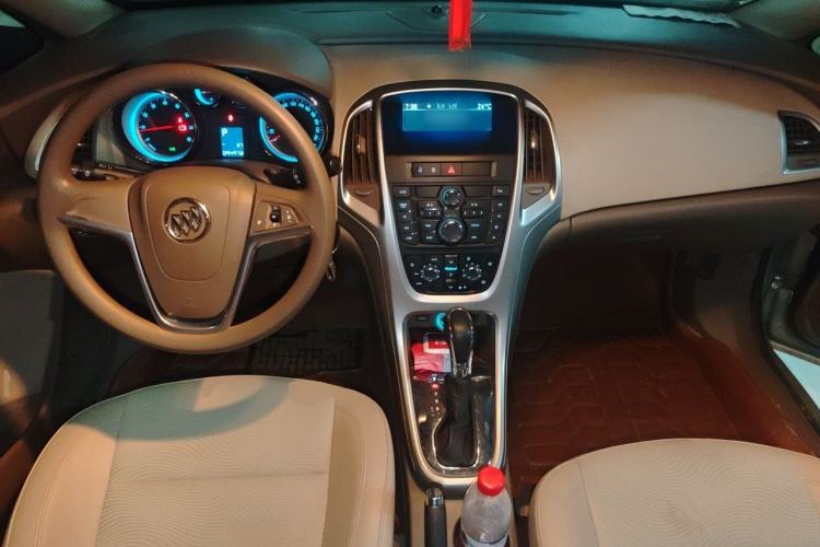 Used Buick GT 2013 GT 1.6L Automatic Fashion Edition Center Console