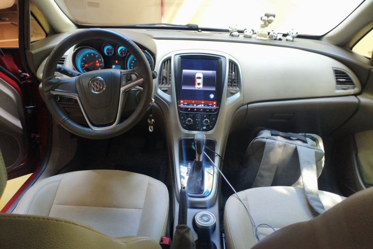 Used Buick GT 2013 GT 1.6L Automatic Fashion Edition Center Console