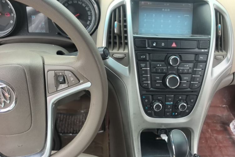 Used Buick GT 2013 GT 1.6L Automatic Fashion Edition Center Console