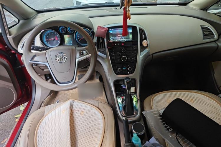 Used Buick GT 2013 GT 1.6L Automatic Fashion Edition Center Console