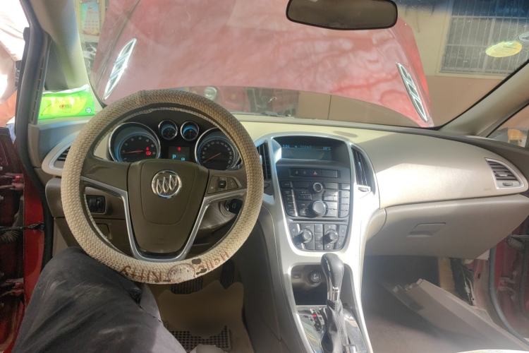 Used Buick GT 2013 GT 1.6L Automatic Fashion Edition Center Console