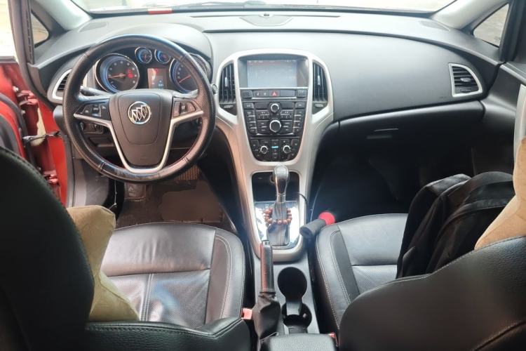 Used Buick GT 2013 GT 1.8L Automatic Fashion Edition Center Console