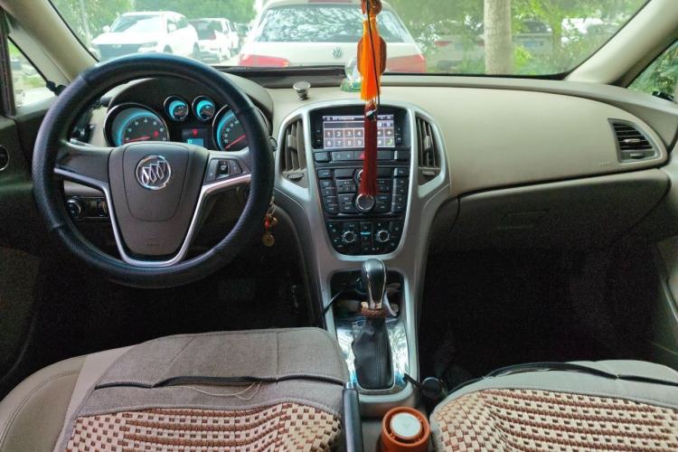 Used Buick GT 2013 GT 1.6L Automatic Fashion Edition Center Console
