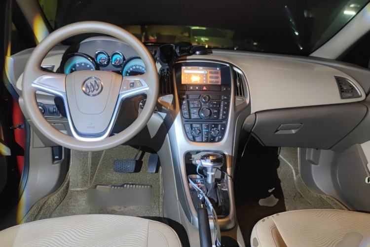 Used Buick GT 2013 GT 1.6L Automatic Fashion Edition Center Console