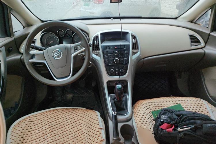 Used Buick GT 2013 GT 1.6L Manual Entry-Level Model Center Console