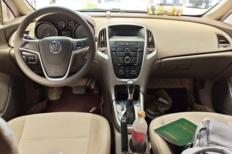Used Buick GT 2013 GT 1.6L Automatic Fashion Edition Center Console