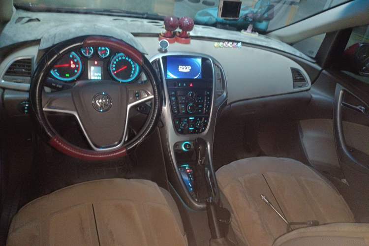 Used Buick GT 2013 GT 1.6L Automatic Fashion Edition Center Console