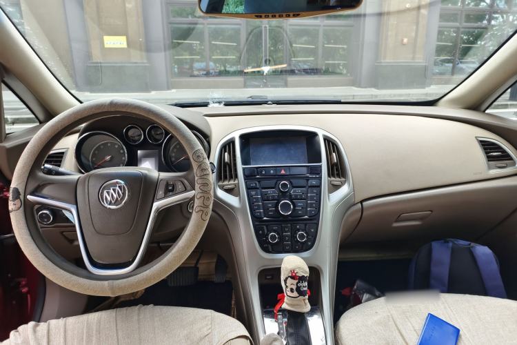 Used Buick GT 2013 GT 1.6L Automatic Fashion Edition Center Console