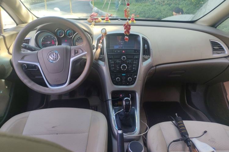 Used Buick GT 2013 GT 1.6L Manual Entry-Level Model Center Console