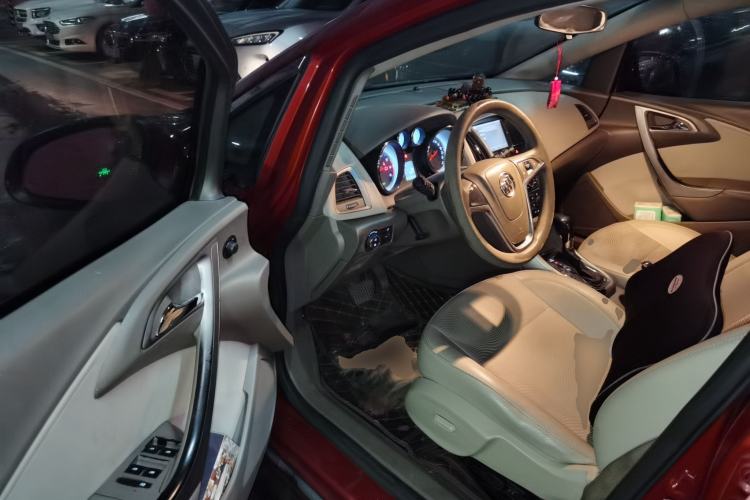 Used Buick GT 2013 GT 1.6L Automatic Fashion Edition Driver Seat