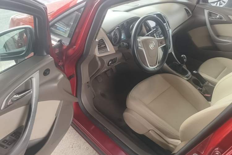 Used Buick GT 2013 GT 1.6L Manual Entry-Level Model Driver Seat