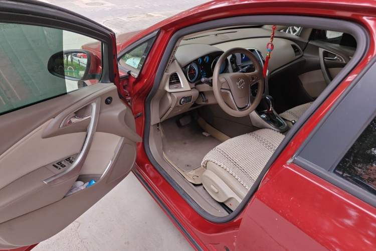 Used Buick GT 2013 GT 1.6L Automatic Fashion Edition Driver Seat