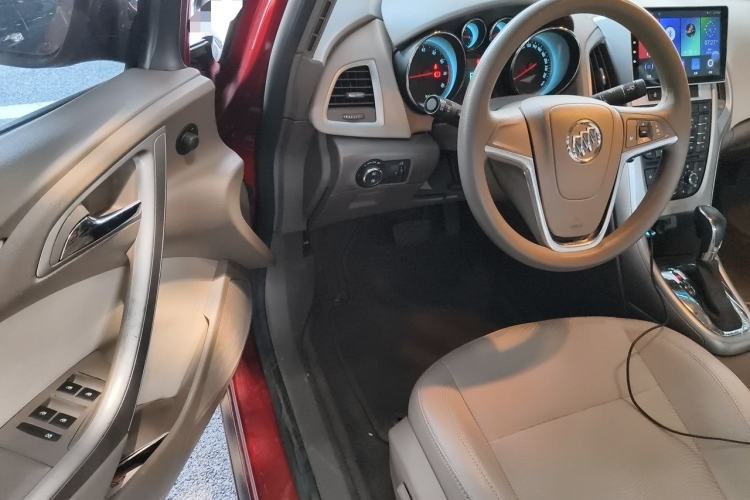Used Buick GT 2013 GT 1.6L Automatic Fashion Edition Driver Seat