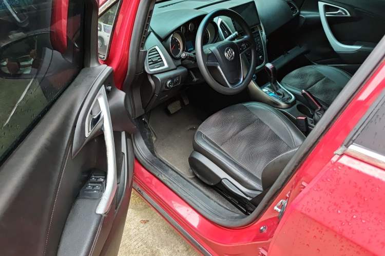 Used Buick GT 2013 XT 1.6L Automatic Comfort Edition Driver Seat