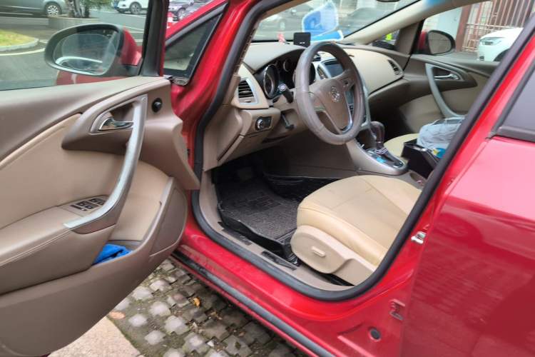 Used Buick GT 2013 GT 1.6L Automatic Fashion Edition Driver Seat