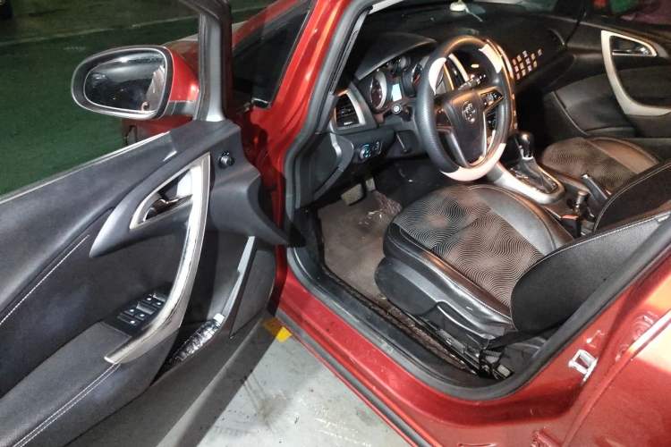Used Buick GT 2013 XT 1.6L Automatic Fashion Edition Driver Seat