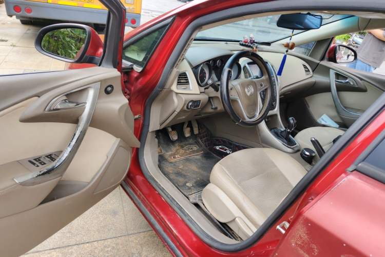 Used Buick GT 2013 GT 1.6L Manual Entry-Level Model Driver Seat