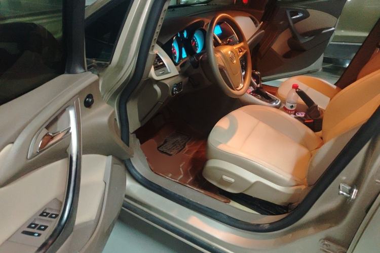 Used Buick GT 2013 GT 1.6L Automatic Fashion Edition Driver Seat