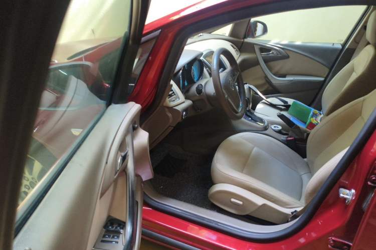Used Buick GT 2013 GT 1.6L Automatic Fashion Edition Driver Seat