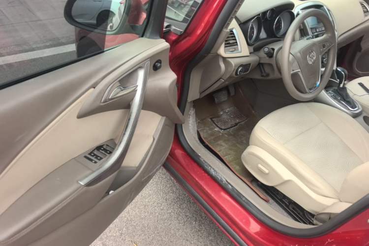 Used Buick GT 2013 GT 1.6L Automatic Fashion Edition Driver Seat