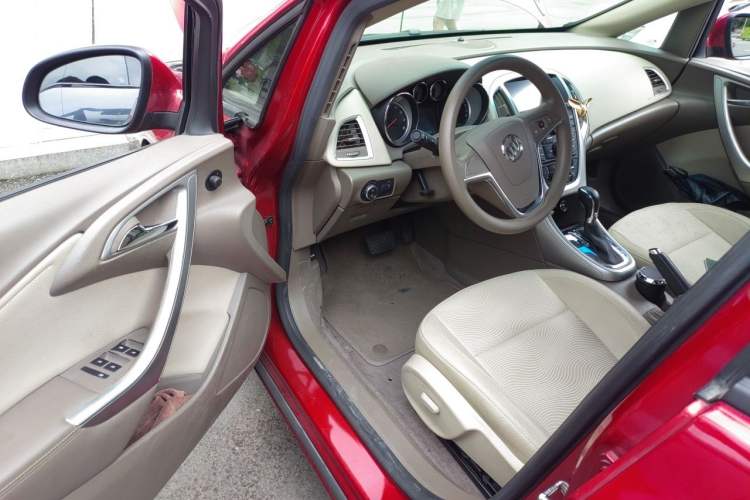 Used Buick GT 2013 GT 1.6L Automatic Fashion Edition Driver Seat
