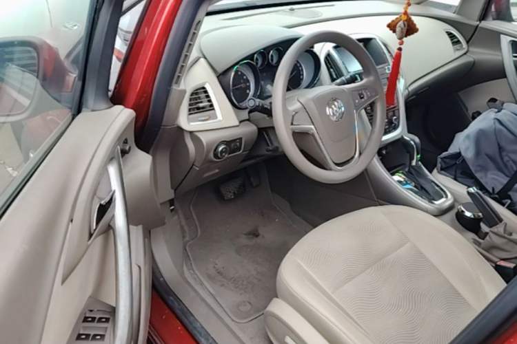 Used Buick GT 2013 GT 1.6L Automatic Fashion Edition Driver Seat
