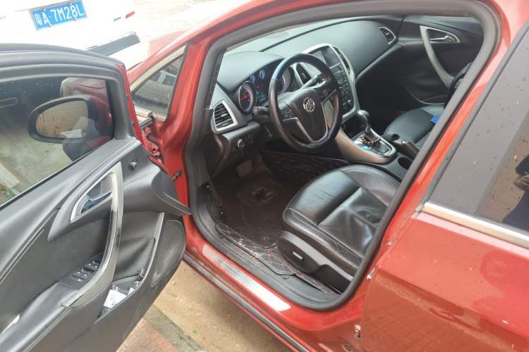 Used Buick GT 2013 GT 1.8L Automatic Fashion Edition Driver Seat