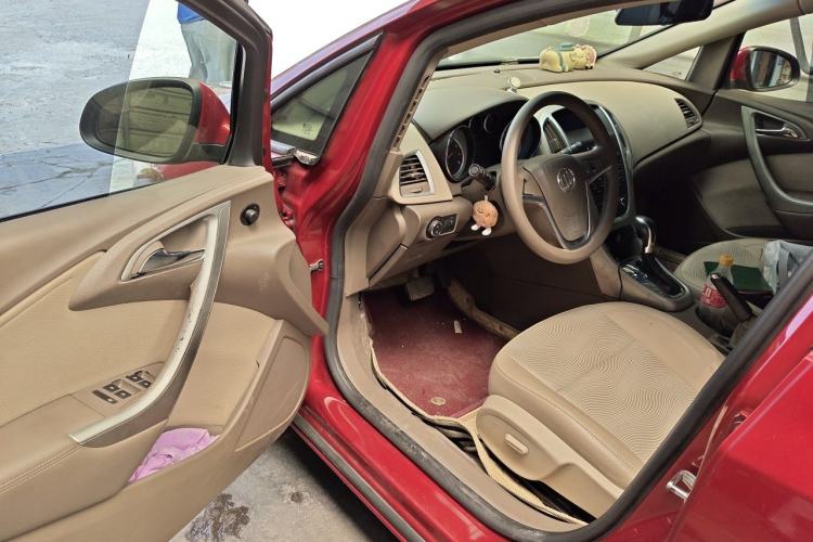 Used Buick GT 2013 GT 1.6L Automatic Fashion Edition Driver Seat