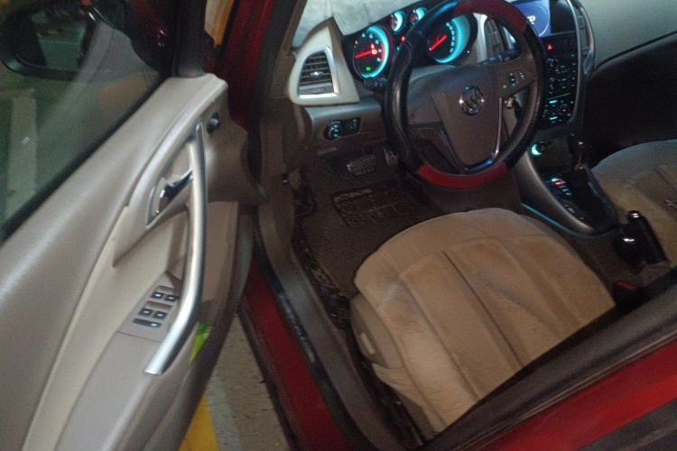 Used Buick GT 2013 GT 1.6L Automatic Fashion Edition Driver Seat