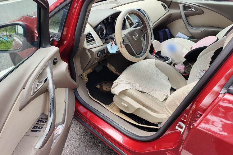 Used Buick GT 2013 GT 1.6L Automatic Fashion Edition Driver Seat