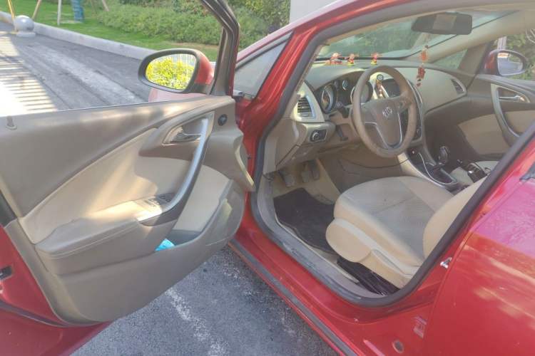 Used Buick GT 2013 GT 1.6L Manual Entry-Level Model Driver Seat