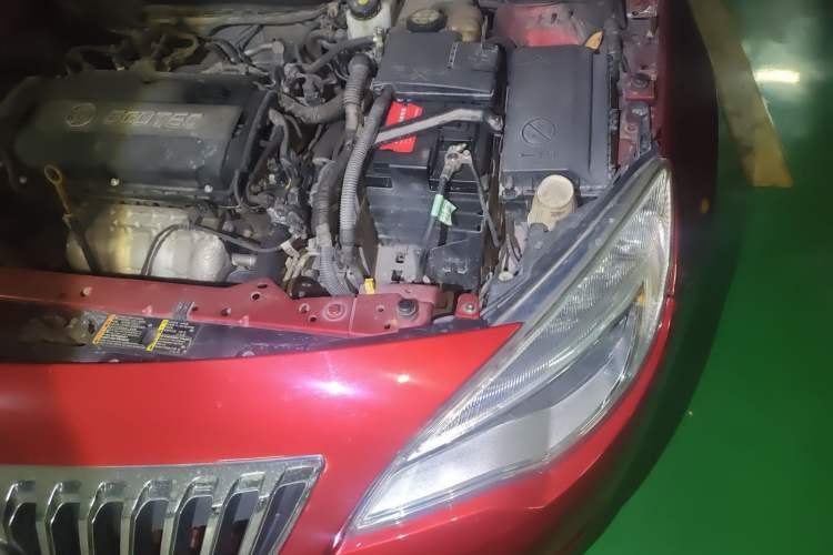 Used Buick GT 2013 XT 1.6L Automatic Fashion Edition Engine Bay Left