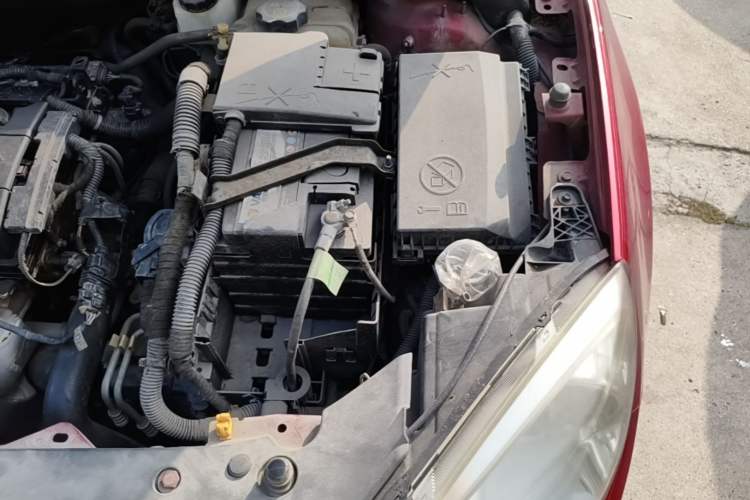 Used Buick GT 2013 GT 1.6L Automatic Fashion Edition Engine Bay Left